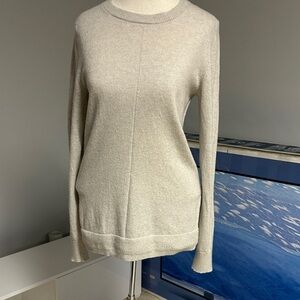 Banana Republic Cream Crew Neck Sweater Women’s Sz Medium